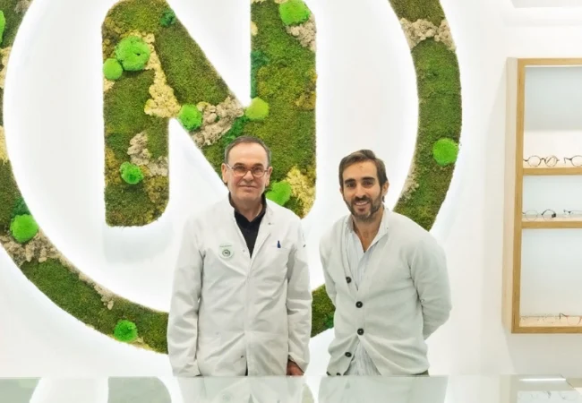 Reforma de ópticas. Dueño de Natural Optics y Andrés Moreno arquitecto de estudio AMA